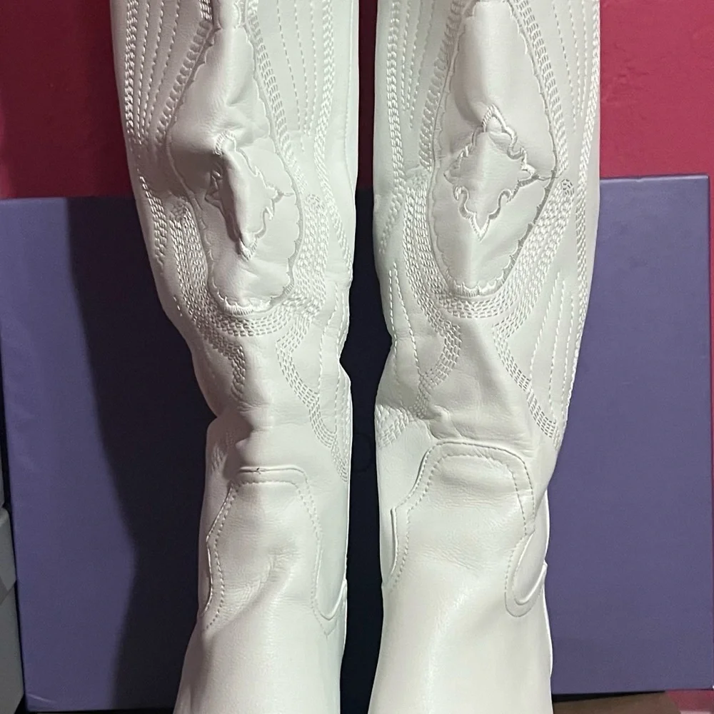 Women's Embroidered Western Cowboy Boots - Picture 3 of 8